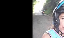 哥伦比亚夫妇在摩托车上沉迷于铁杆性爱的私人视频