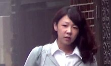 日本少女在外面撒尿,被摄像机捕捉到