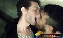Felipe Figueira 和 Fernando Brutto,两名同性恋业余爱好者,在街上进行热的性爱